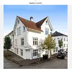 Large & Cozy Stavanger Apt