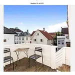 Large & Cozy Stavanger Apt